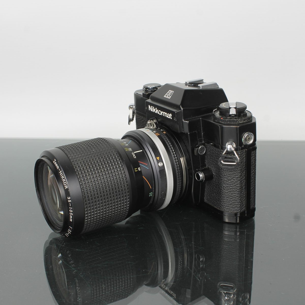 Nikon Nikkormat EL Film SLR Camera met Zoomlens – Dutch|Thrift