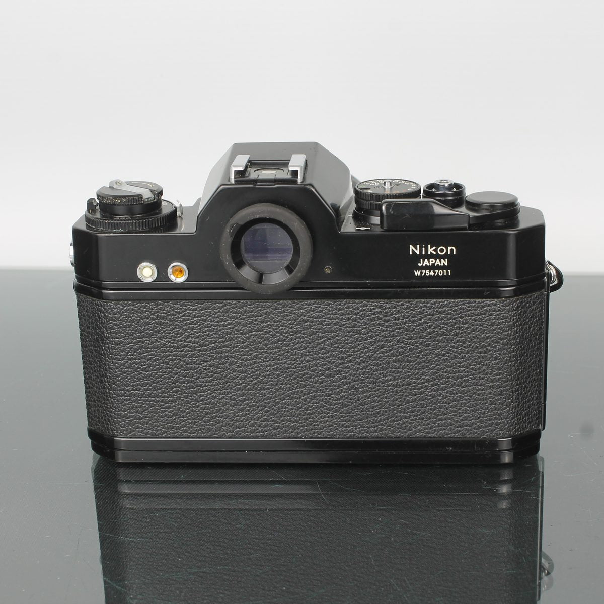 Nikon Nikkormat EL + Zoom-NIKKOR 35-105mm f/3.5-4.5