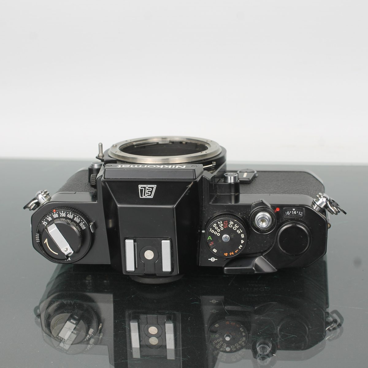 Nikomat EL BK NIKKOR-O.C AUTO 35ｍｍ Nikon Nikkormat EL Film SLR Camera met Zoomlens – Dutch|Thrift
