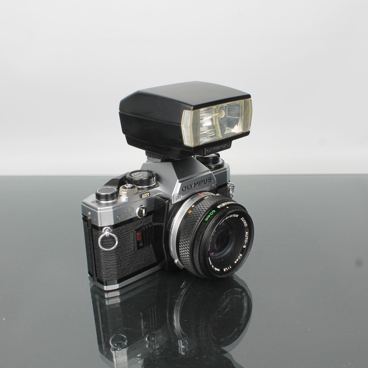 Olympus OM-10 + Olympus Zuiko Auto-S 50mm 1:1.8