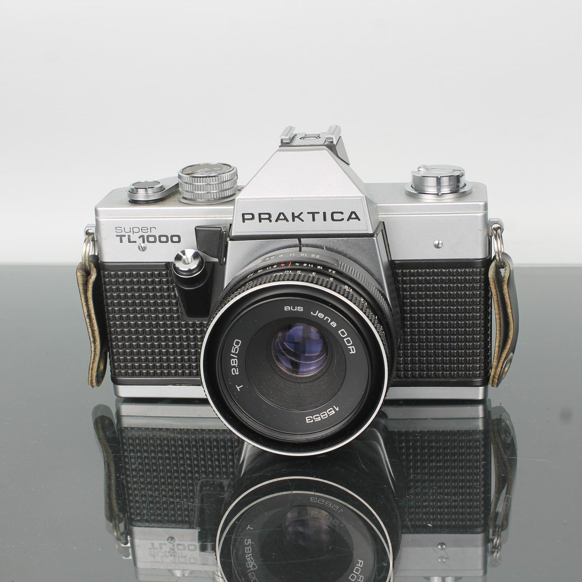 Praktica Super TL1000 Carl Zeiss Jena 50mm f/2.8