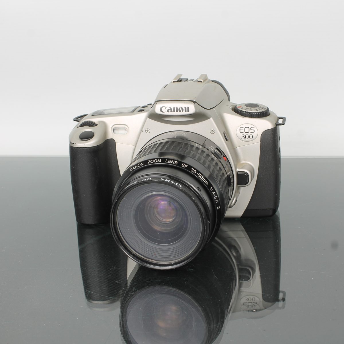 Canon EOS 300 + Canon Zoom EF 35-80mm f/4-5.6