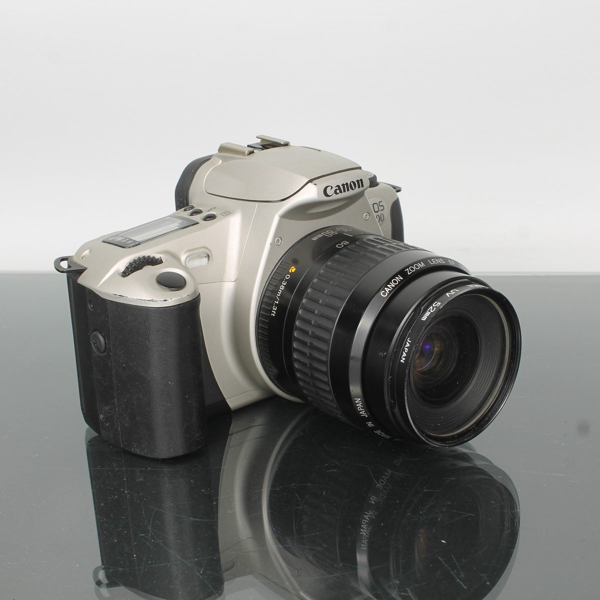 Canon EOS 300 + Canon Zoom EF 35-80mm f/4-5.6