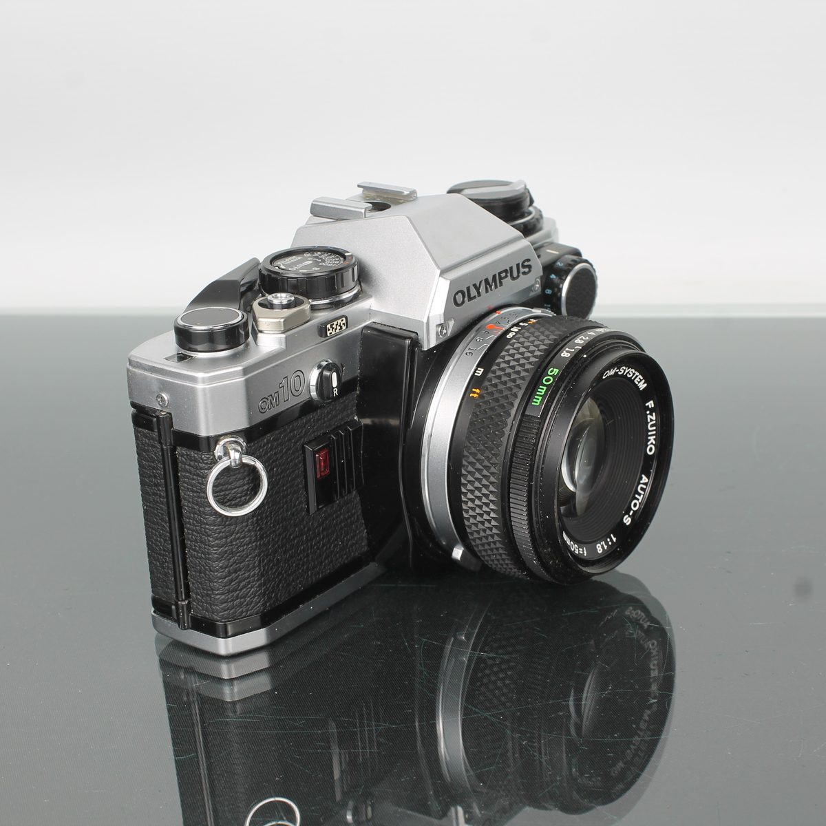 Olympus OM-10 + Olympus OM-System Auto-S 1:1.8 f=50mm