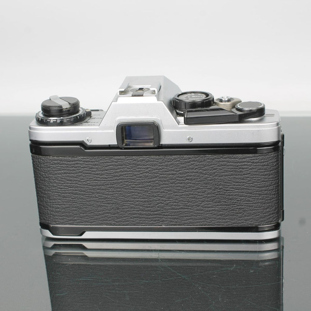 Olympus OM-10 + Olympus OM-System Auto-S 1:1.8 f=50mm