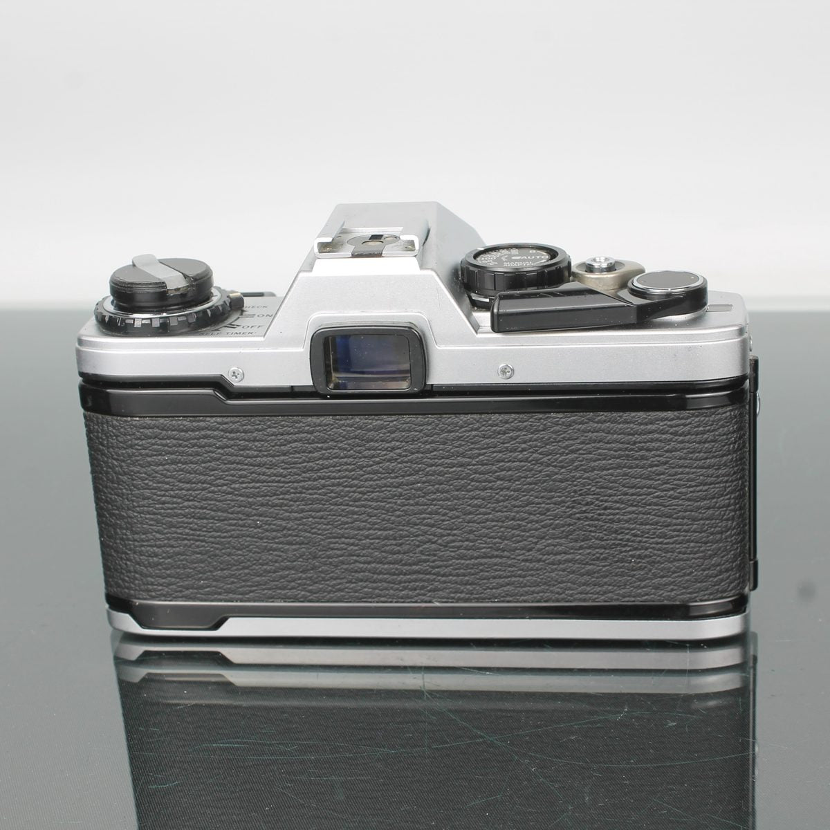 Olympus OM-10 + Olympus OM-System Auto-S 1:1.8 f=50mm