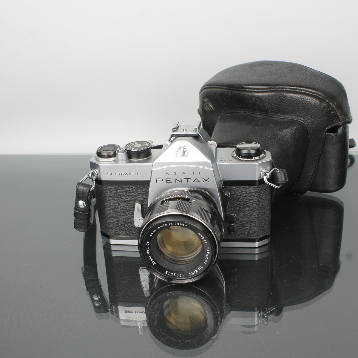 美品✨ASAHI PENTAX SPOTMATIC Super-Takumar Pentax Spotmatic SP with Super-Takumar 55mm f/1.8 M42 Lens – Dutch
