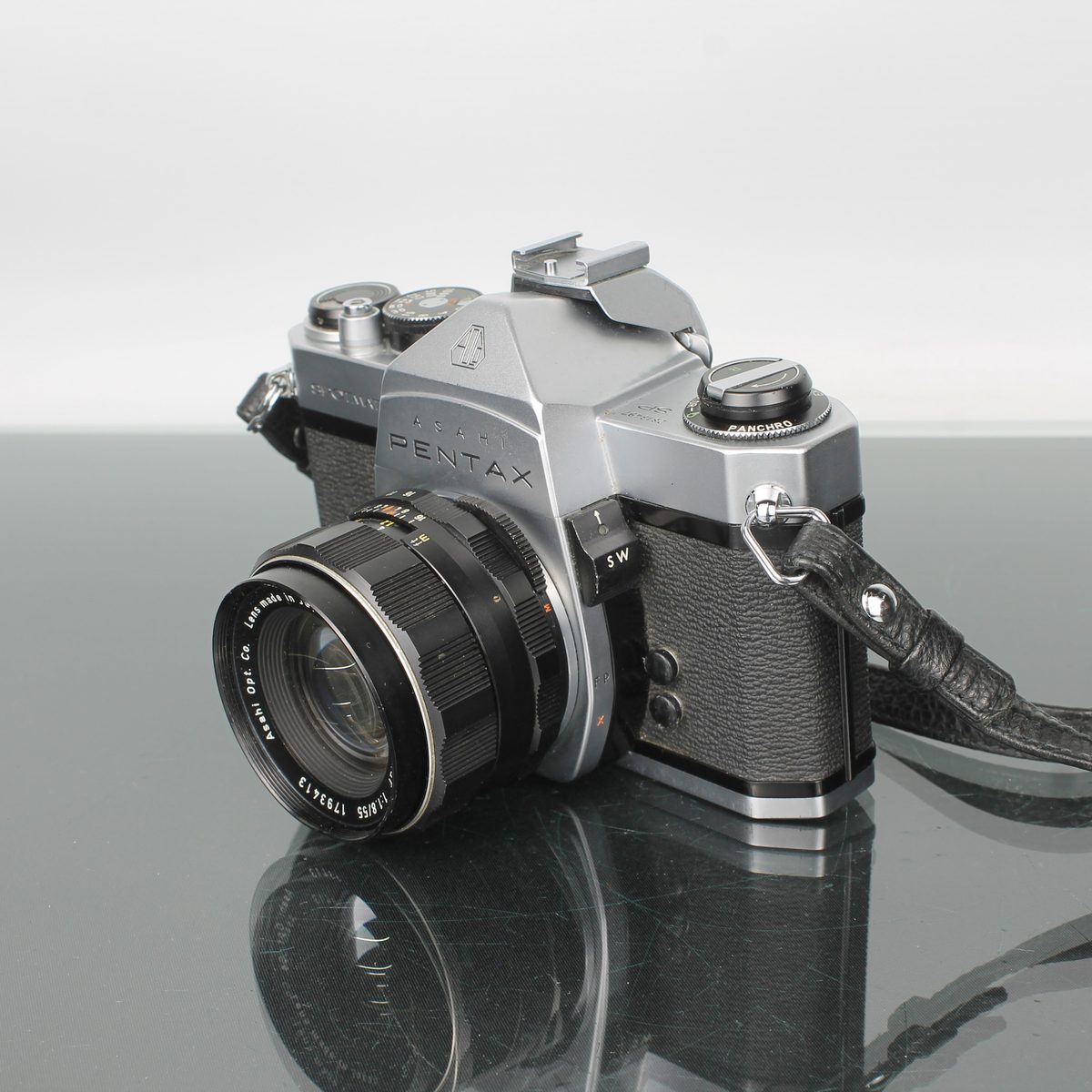 Pentax Spotmatic SP with Super-Takumar 55mm f/1.8 M42 Lens – Dutch