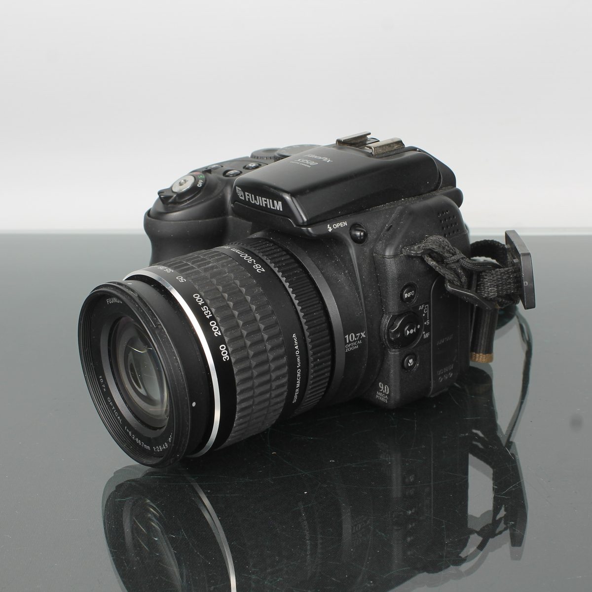 Fujifilm FinePix S9500
