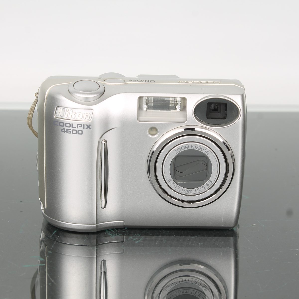 Nikon COOLPIX 4600