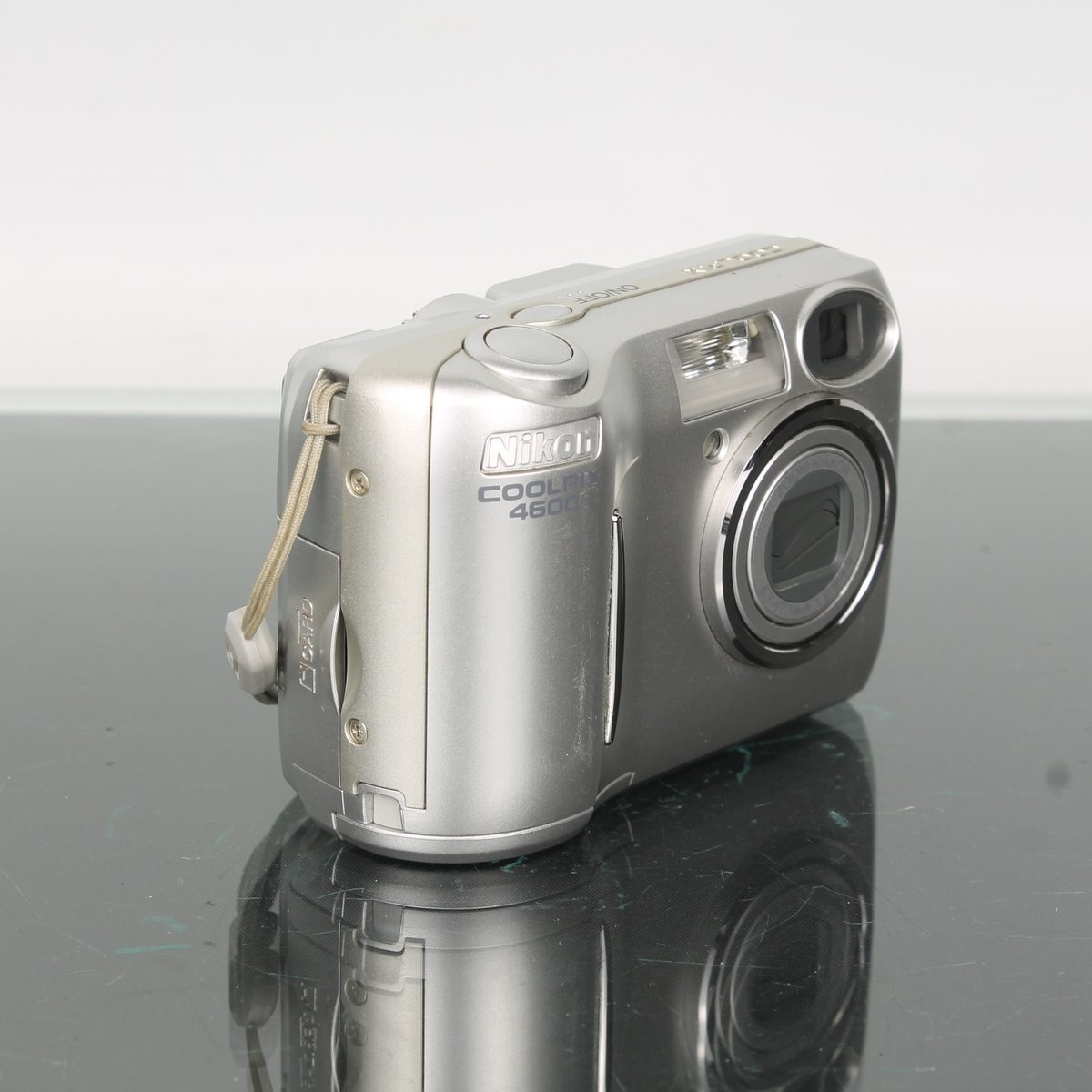 Nikon COOLPIX 4600