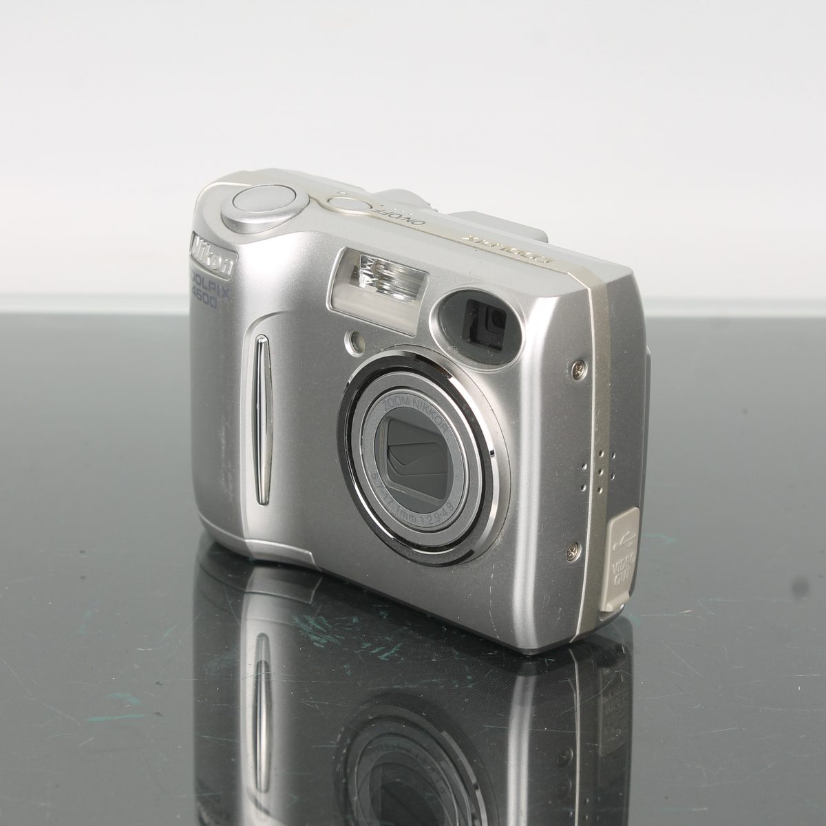 Nikon COOLPIX 4600