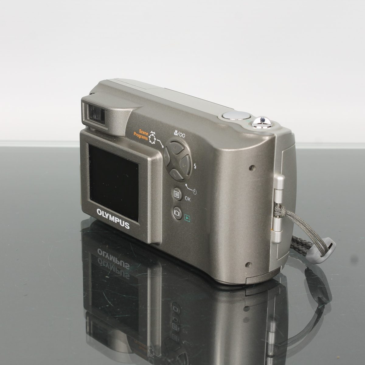 オリンパス　デジタルカメラ　 C-300 ZOOM 　動作環境確認済み オリンパス C-300 ZOOM デジタルカメラ 動作環境確認済み カメラ