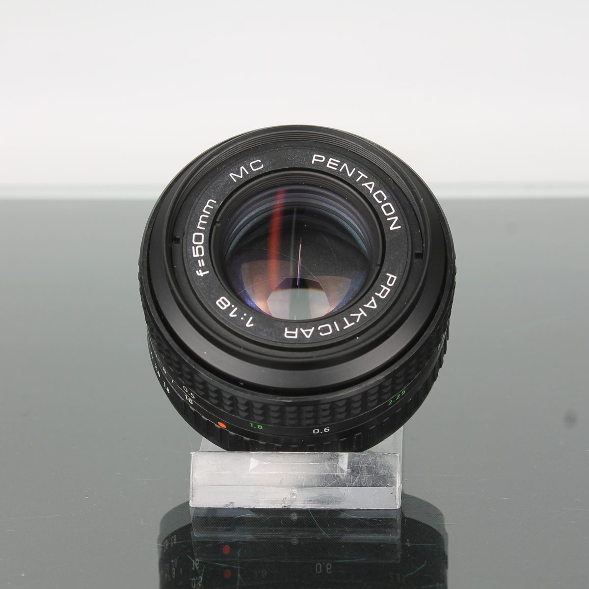 Pentacon Prakticar 50mm f/1.8 MC