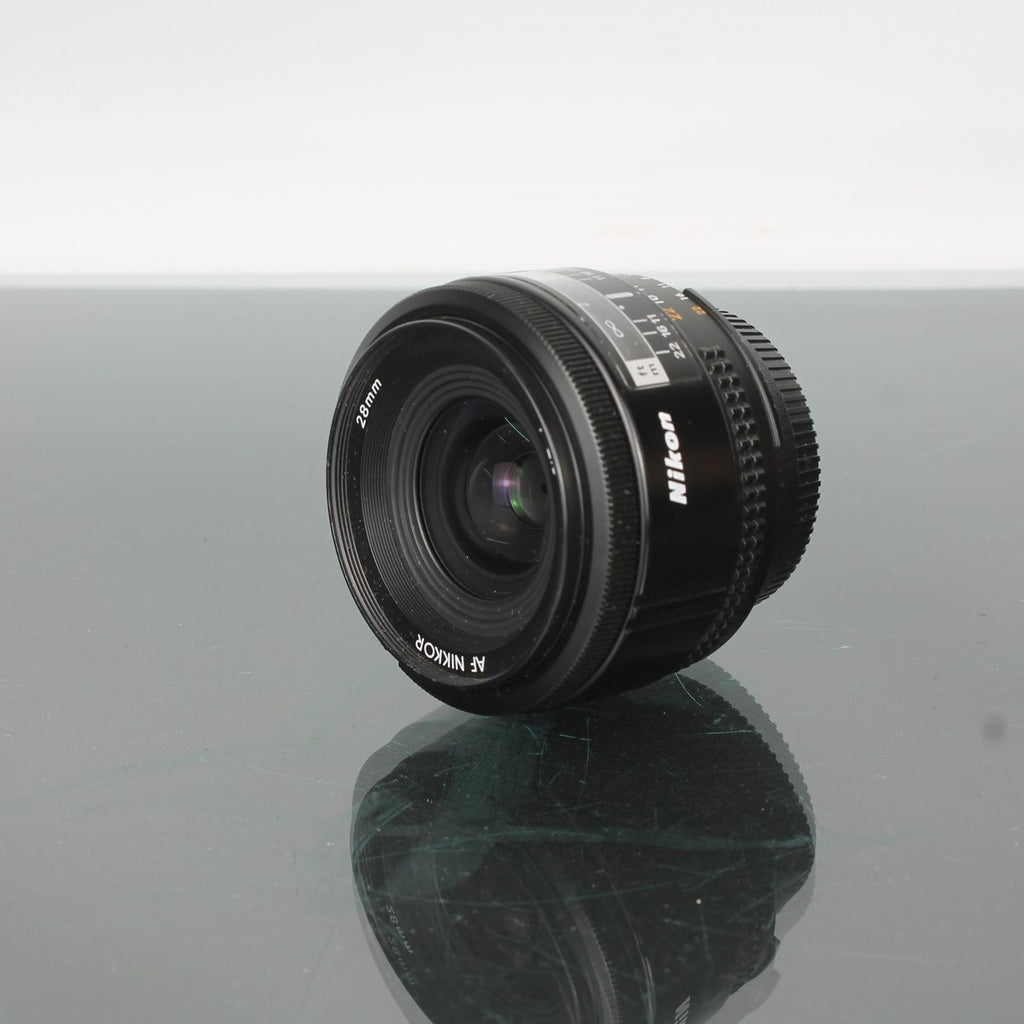 Nikon Nikkor AF 28mm 1:2.8