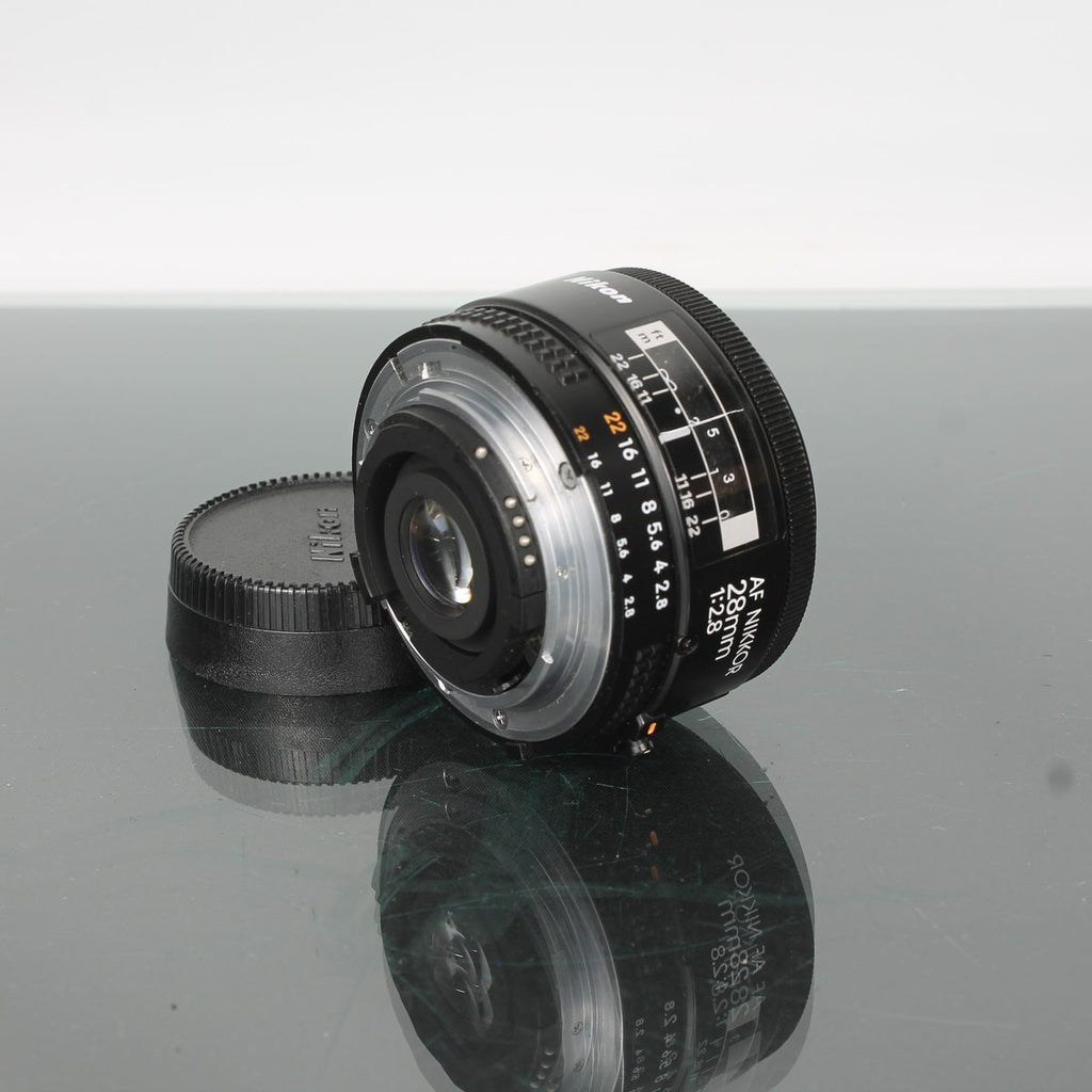 Nikon Nikkor AF 28mm 1:2.8