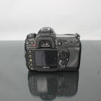 Nikon D200 + DX Nikkor 18-55mm 1:3.5-5.6