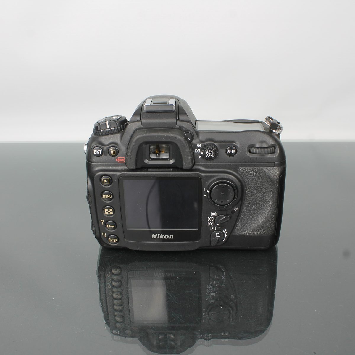 Nikon D200 + DX Nikkor 18-55mm 1:3.5-5.6