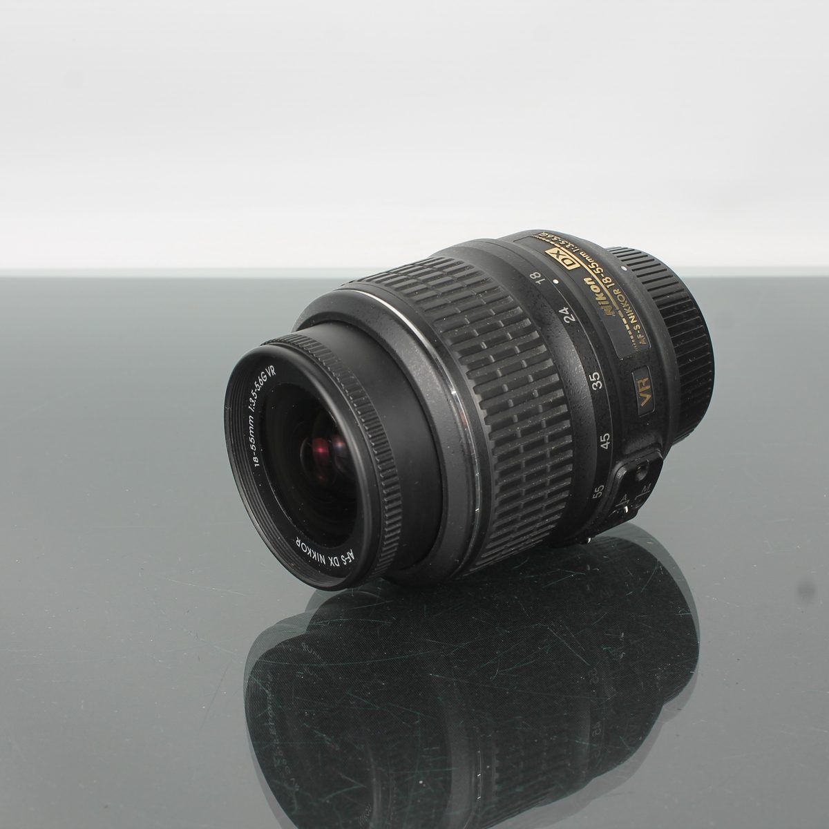 Nikon D200 + DX Nikkor 18-55mm 1:3.5-5.6