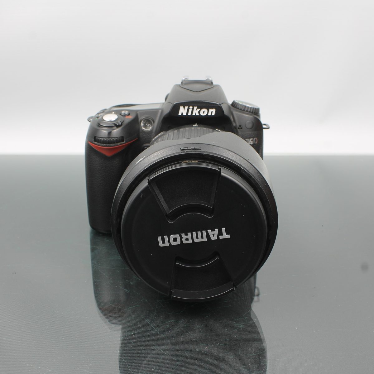 Nikon D90 + Tamron 18-270mm 1:3.5-6.3