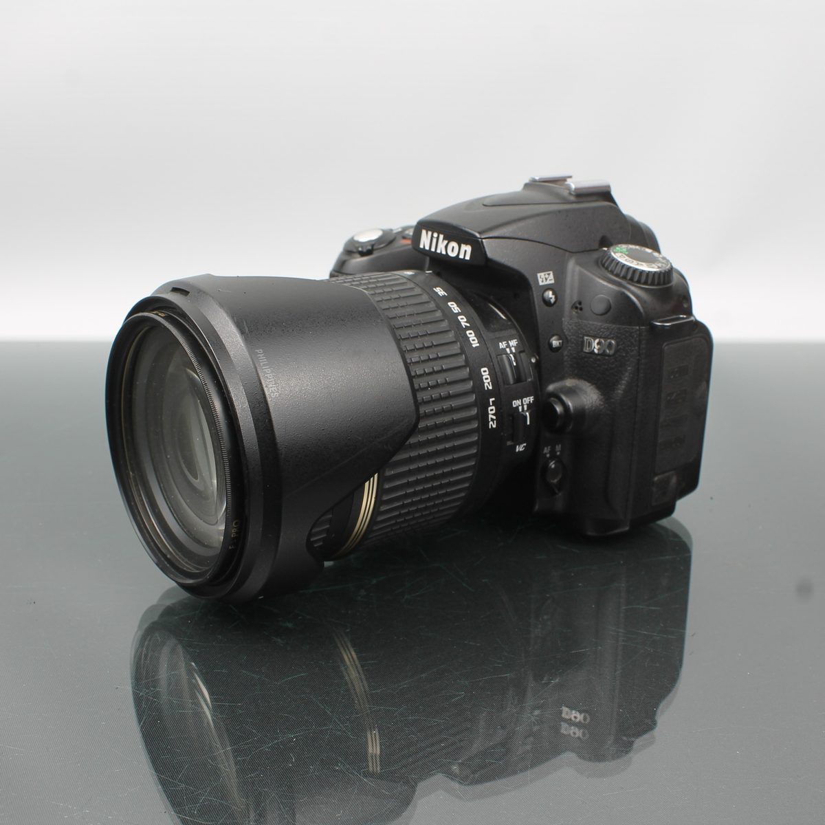 Nikon D90 + Tamron 18-270mm 1:3.5-6.3
