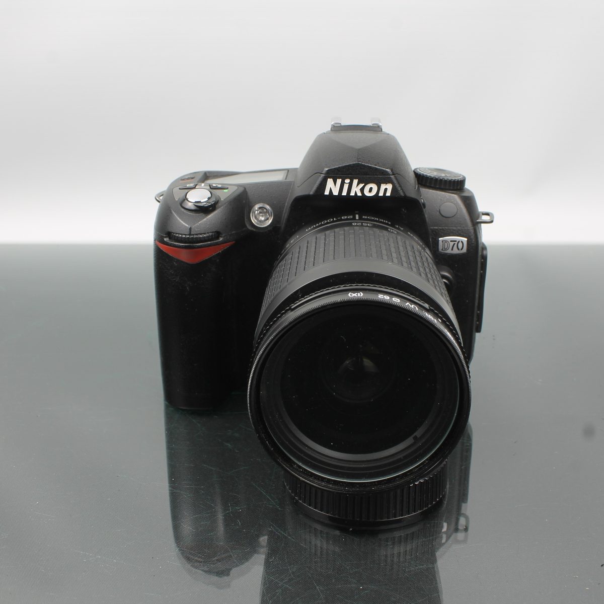 Nikon D70 + Nikon AF 28-100mm 1:3.5-5.6 G