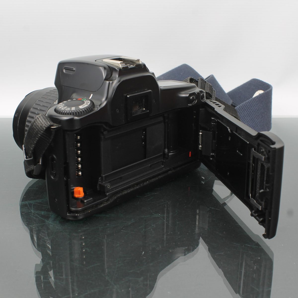Canon EOS 1000F N + Canon EF 35-80mm 1:4.5-6 II
