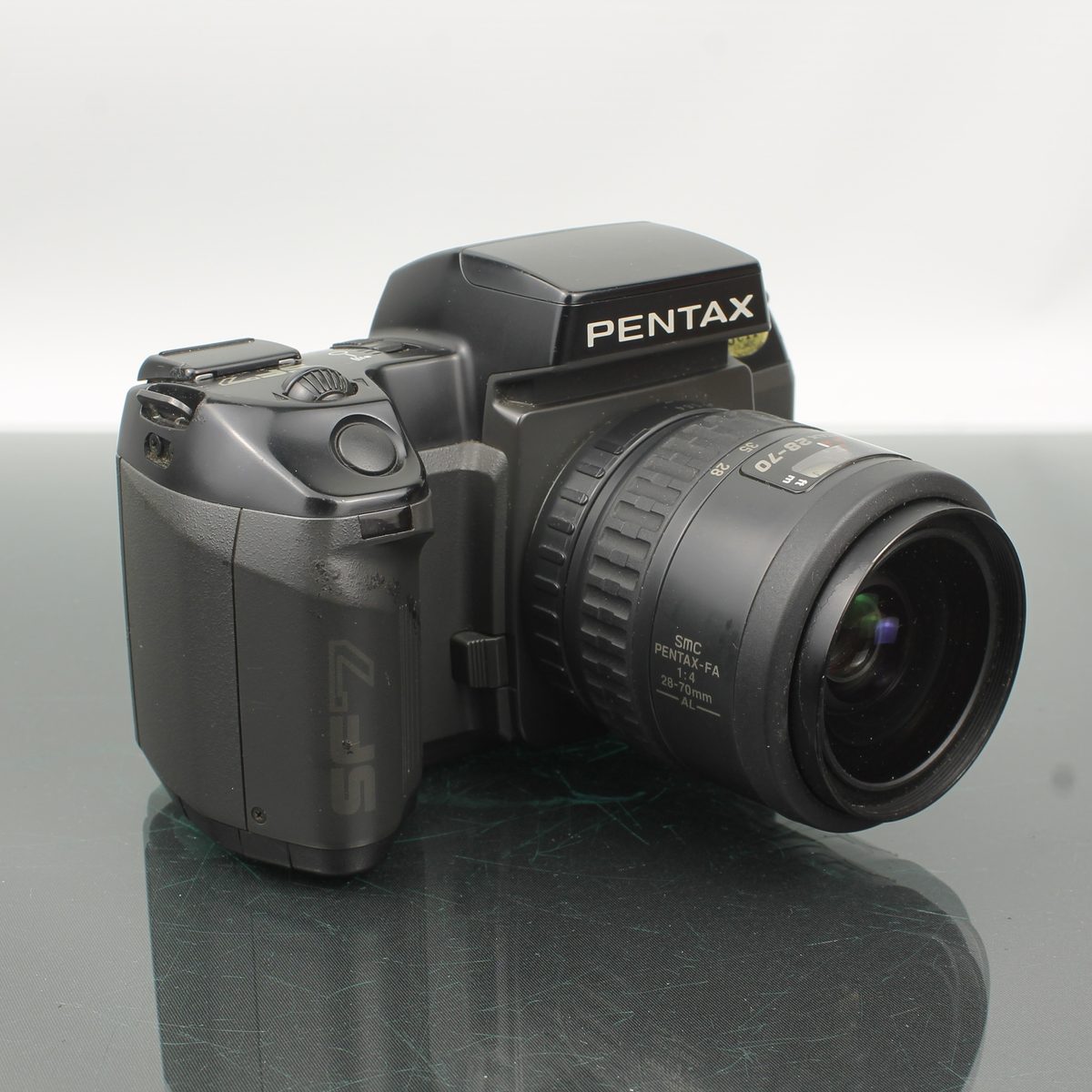 Pentax SF7 + SMC Pentax-FA 1:4 28-70mm