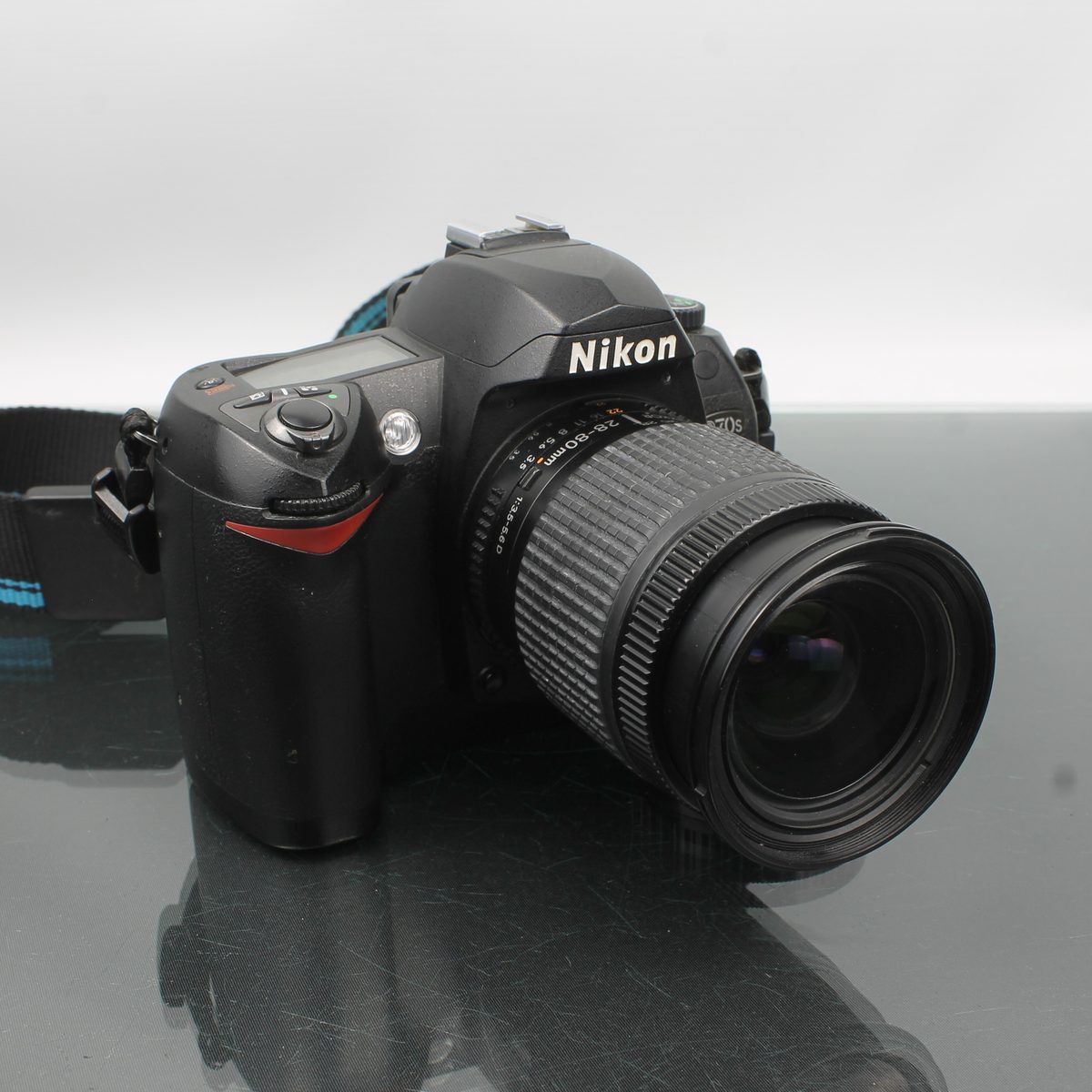 Nikon D70s + Nikon AF Nikkor 28-80mm 1:3.5-5.6 D