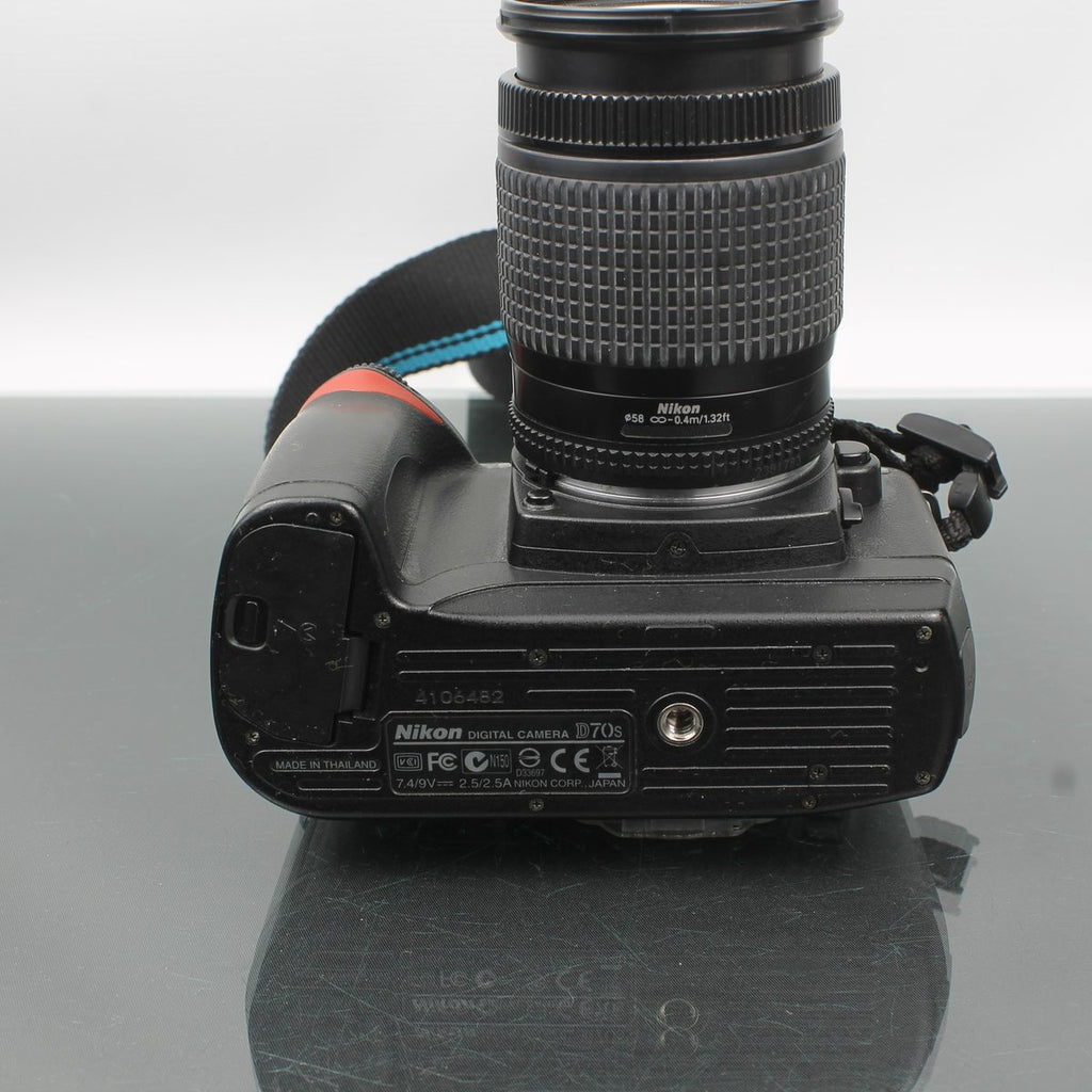 Nikon D70s + Nikon AF Nikkor 28-80mm 1:3.5-5.6 D