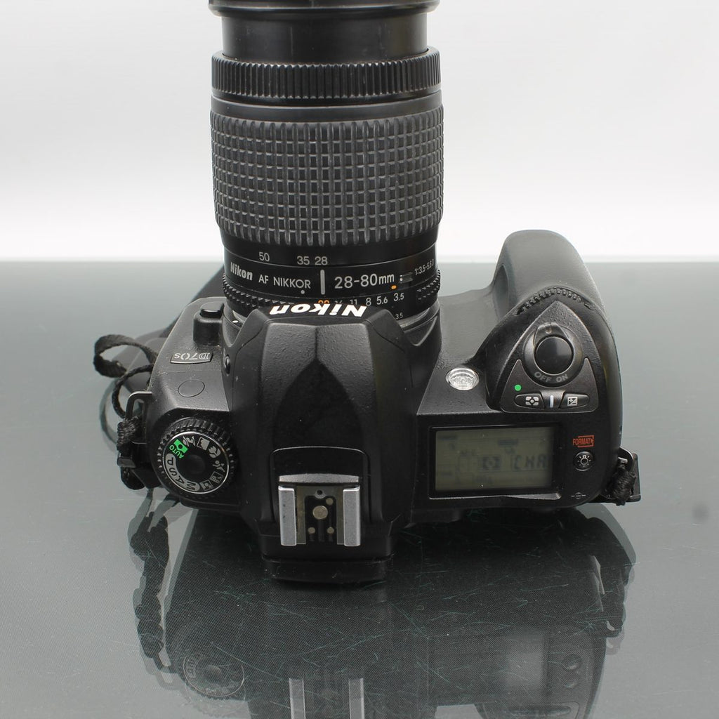 Nikon D70s + Nikon AF Nikkor 28-80mm 1:3.5-5.6 D