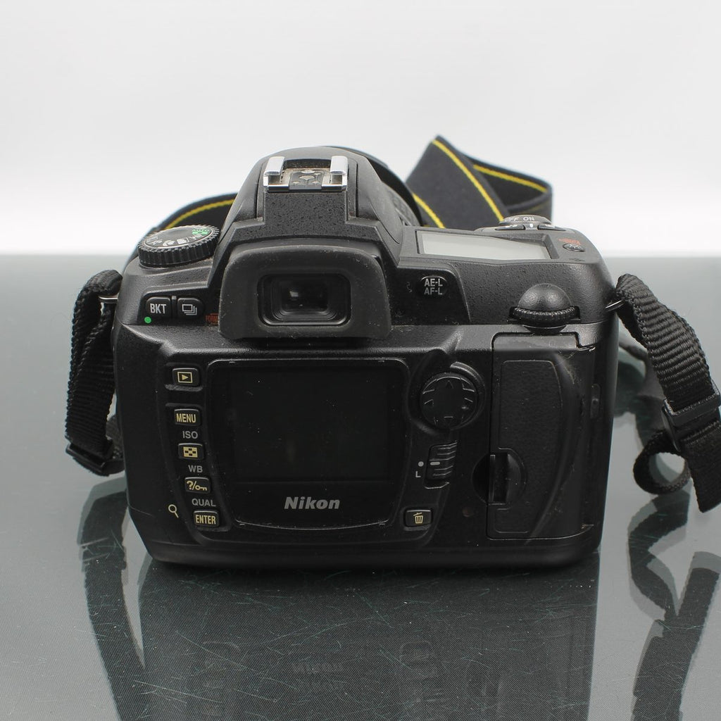 Nikon D70s + AF-S Nikkor 18-70mm 1:3.5-4.5G