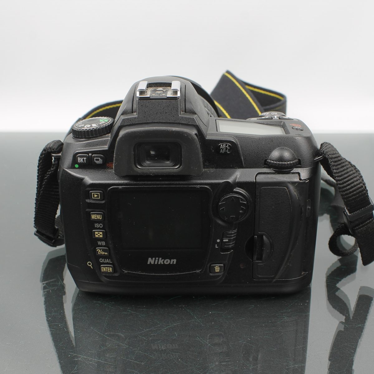 Nikon D70s + AF-S Nikkor 18-70mm 1:3.5-4.5G