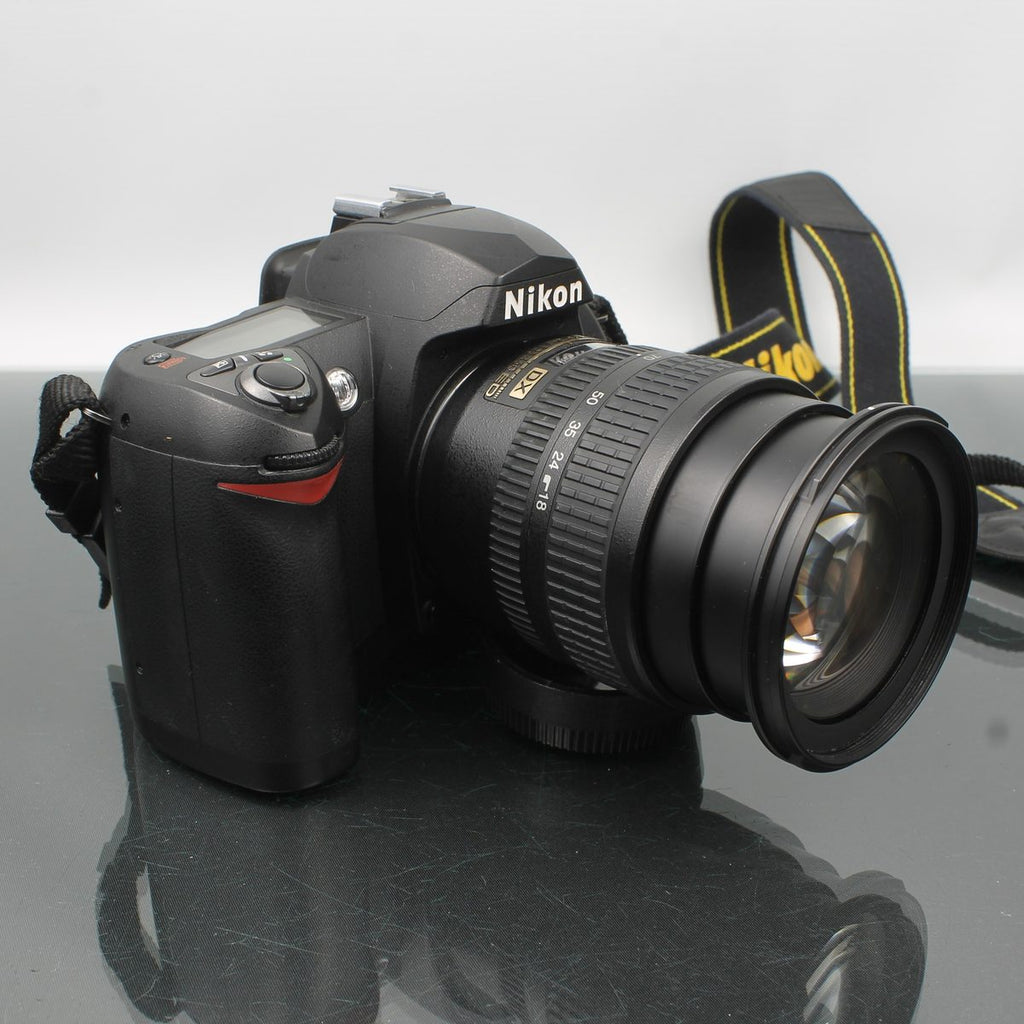 Nikon D70s + AF-S Nikkor 18-70mm 1:3.5-4.5G