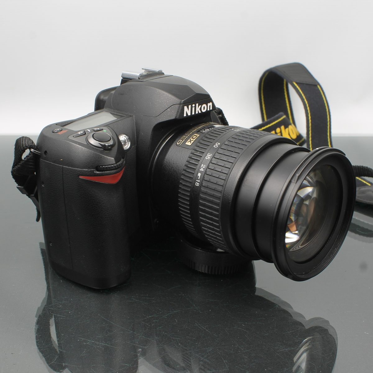 Nikon D70s + AF-S Nikkor 18-70mm 1:3.5-4.5G