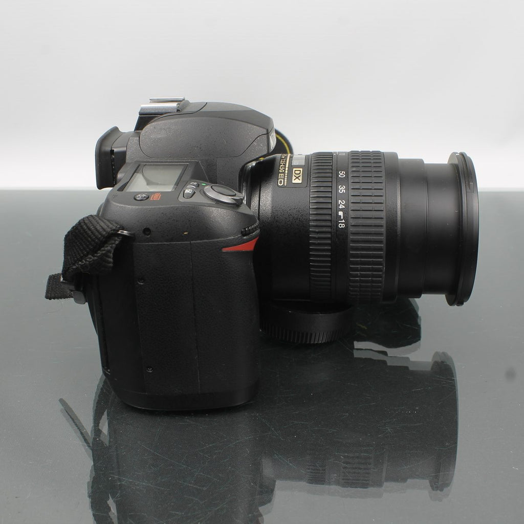 Nikon D70s + AF-S Nikkor 18-70mm 1:3.5-4.5G