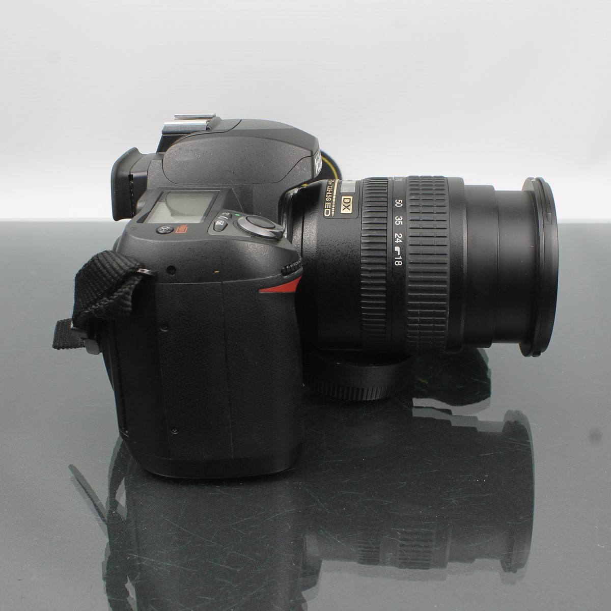 Nikon D70s + AF-S Nikkor 18-70mm 1:3.5-4.5G