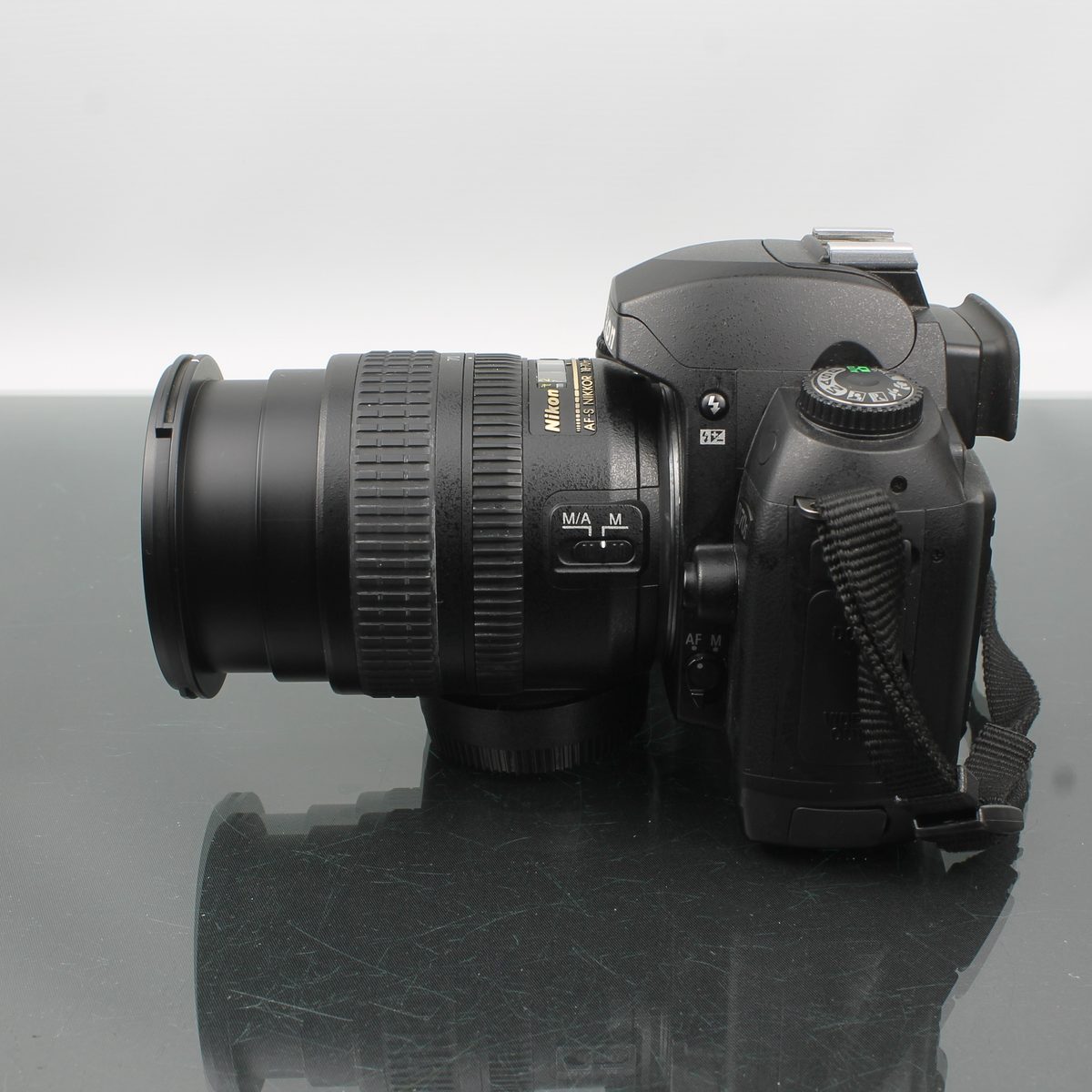 Nikon D70s + AF-S Nikkor 18-70mm 1:3.5-4.5G