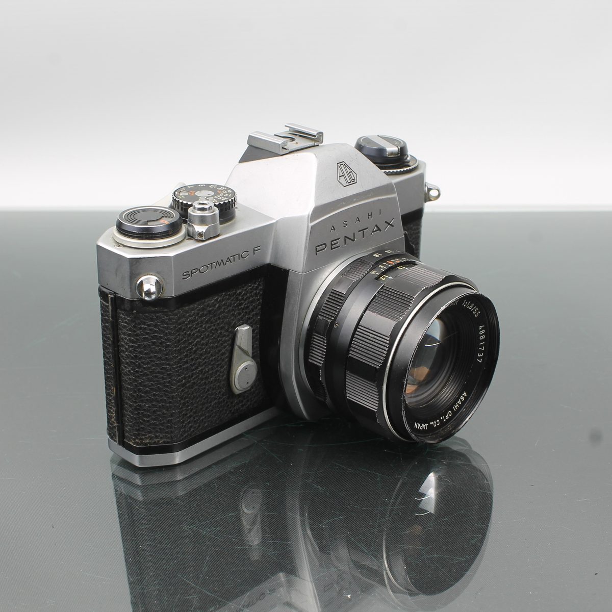 Asahi Pentax Spotmatic F + Super-Multi-Coated Takumar 1:1.8/55