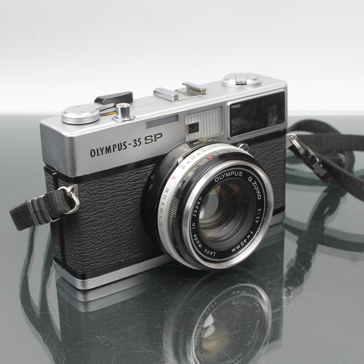 Olympus 35 SP + G. Zuiko 1:1.7 f=42mm