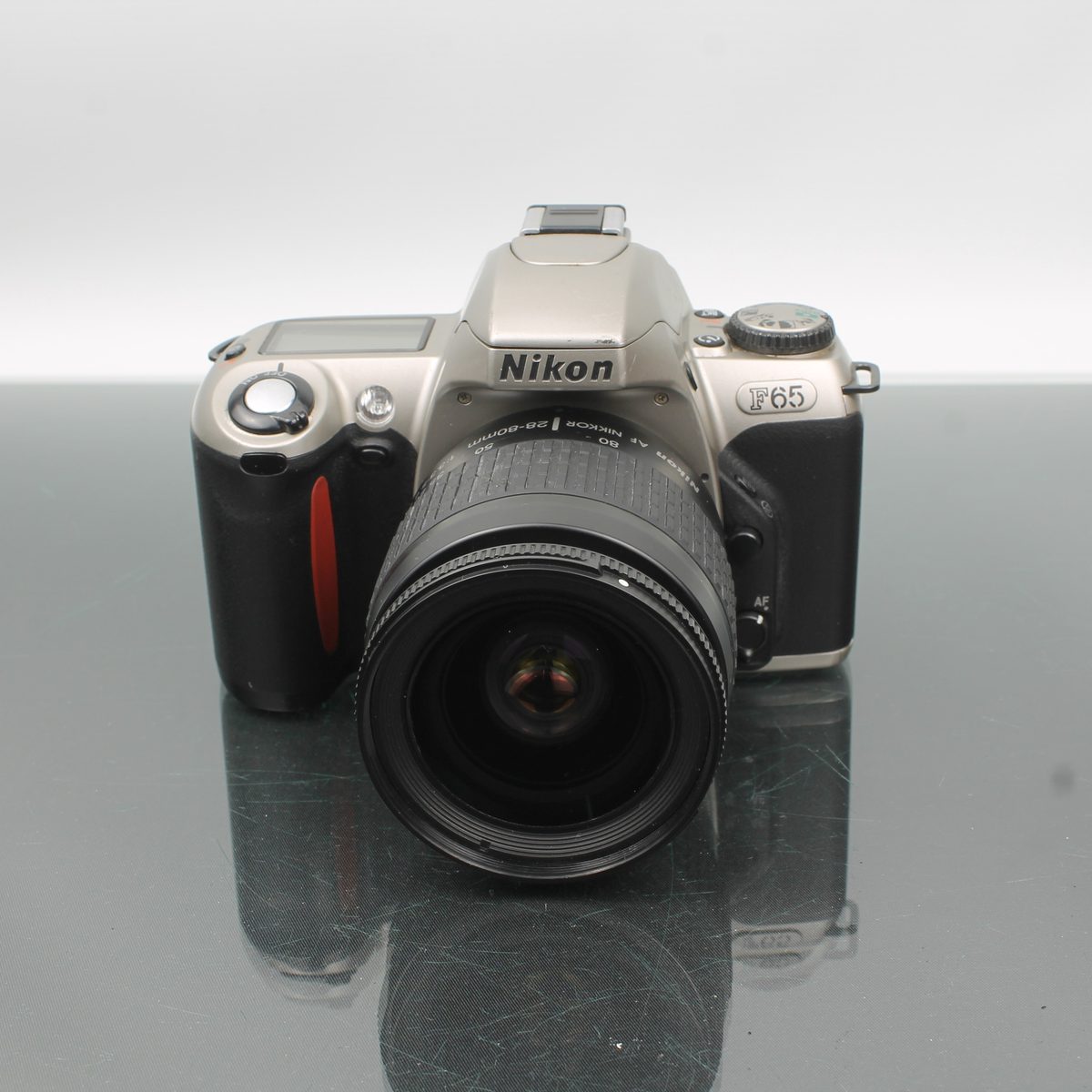 Nikon F65 + AF Nikkor 28-80mm 1:3.3-5.6