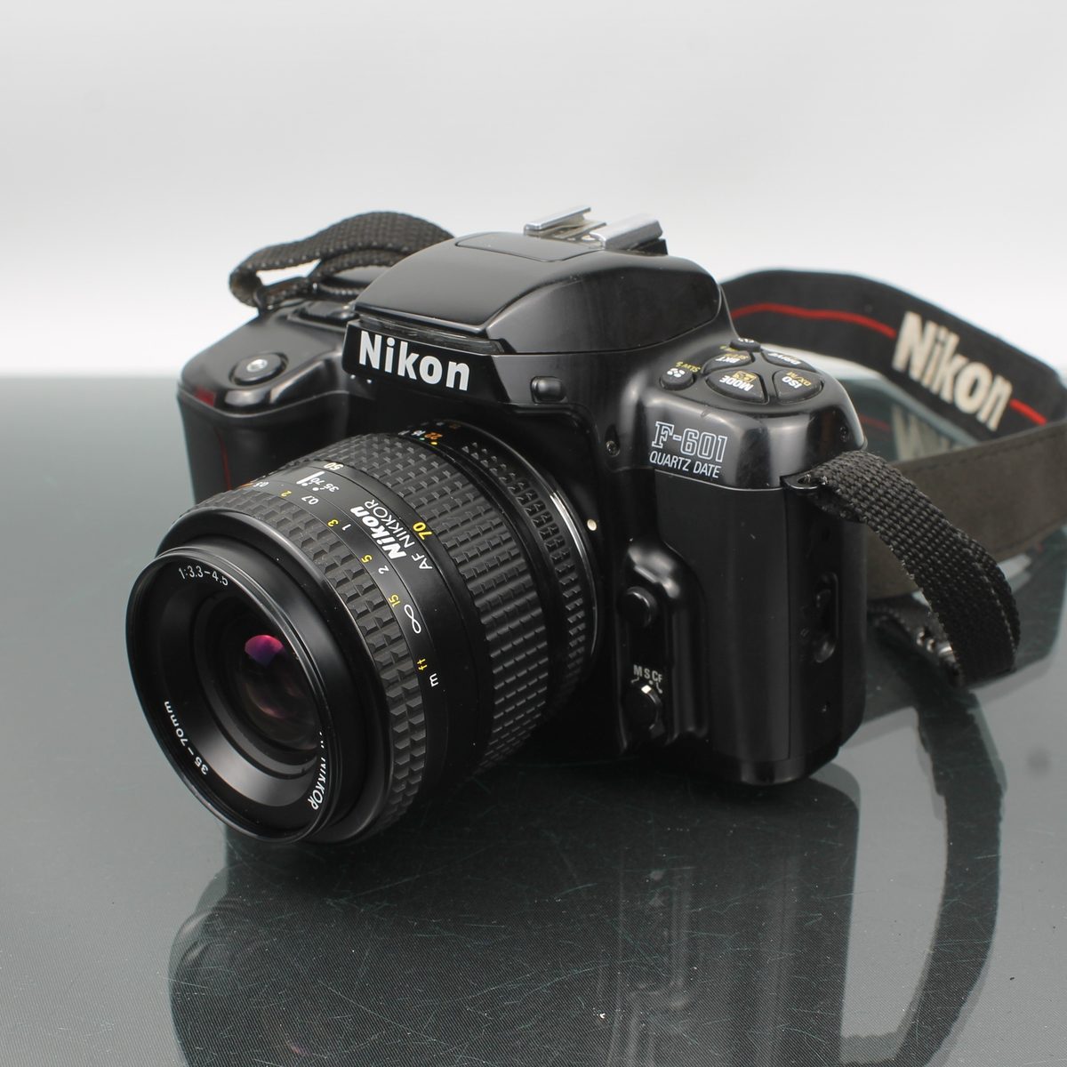 Nikon F601 + AF Nikkor 35-70mm 1:3.3-4.5