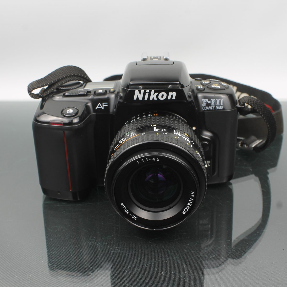 Nikon F601 + AF Nikkor 35-70mm 1:3.3-4.5