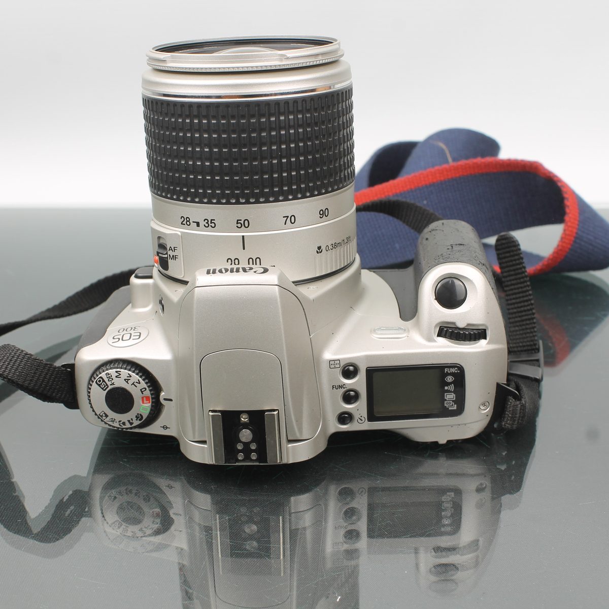 Canon EOS 300 + Canon Zoom Lens EF 28-90mm 1:4-5.6