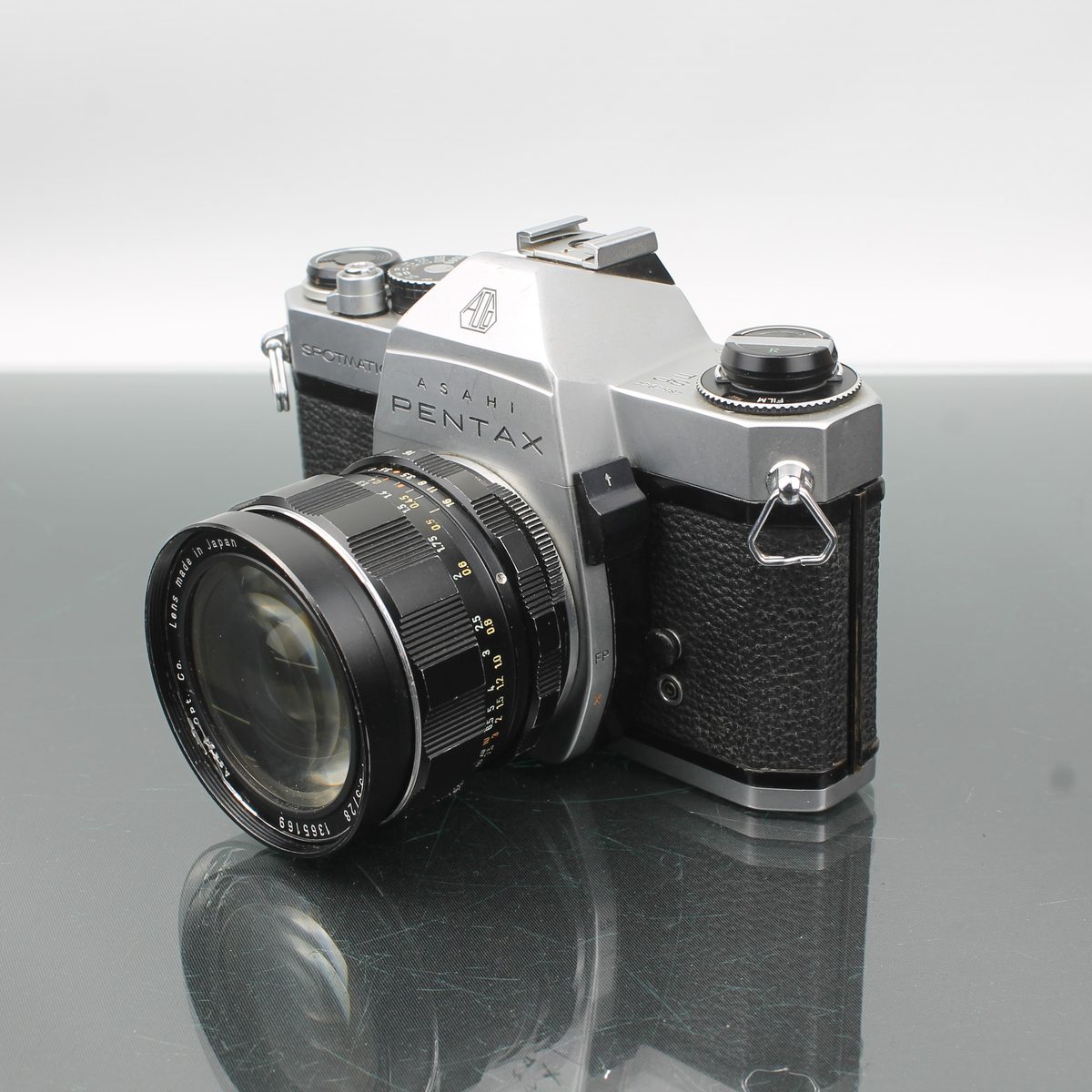 Pentax Asahi Spotmatic F + Super-Takumar 1:3.5/28