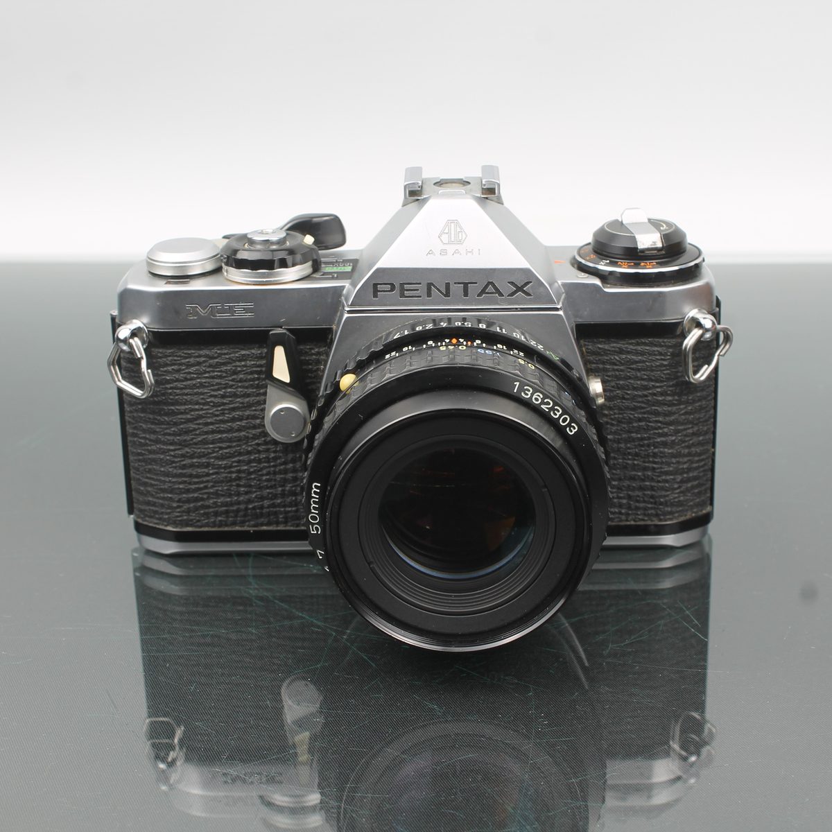 Pentax ME + SMC Pentax-A 1:1.7 50mm
