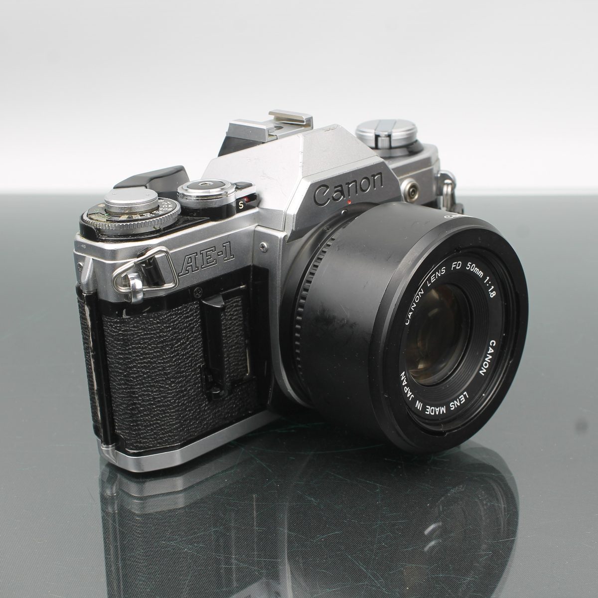 Canon AE-1 + Canon Lens FD 50mm 1:1.8