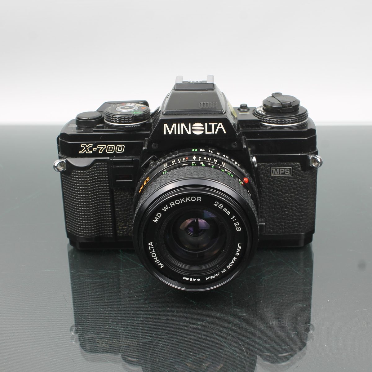 Minolta X-700 + MD W. Rokkor 28mm 1:2.8