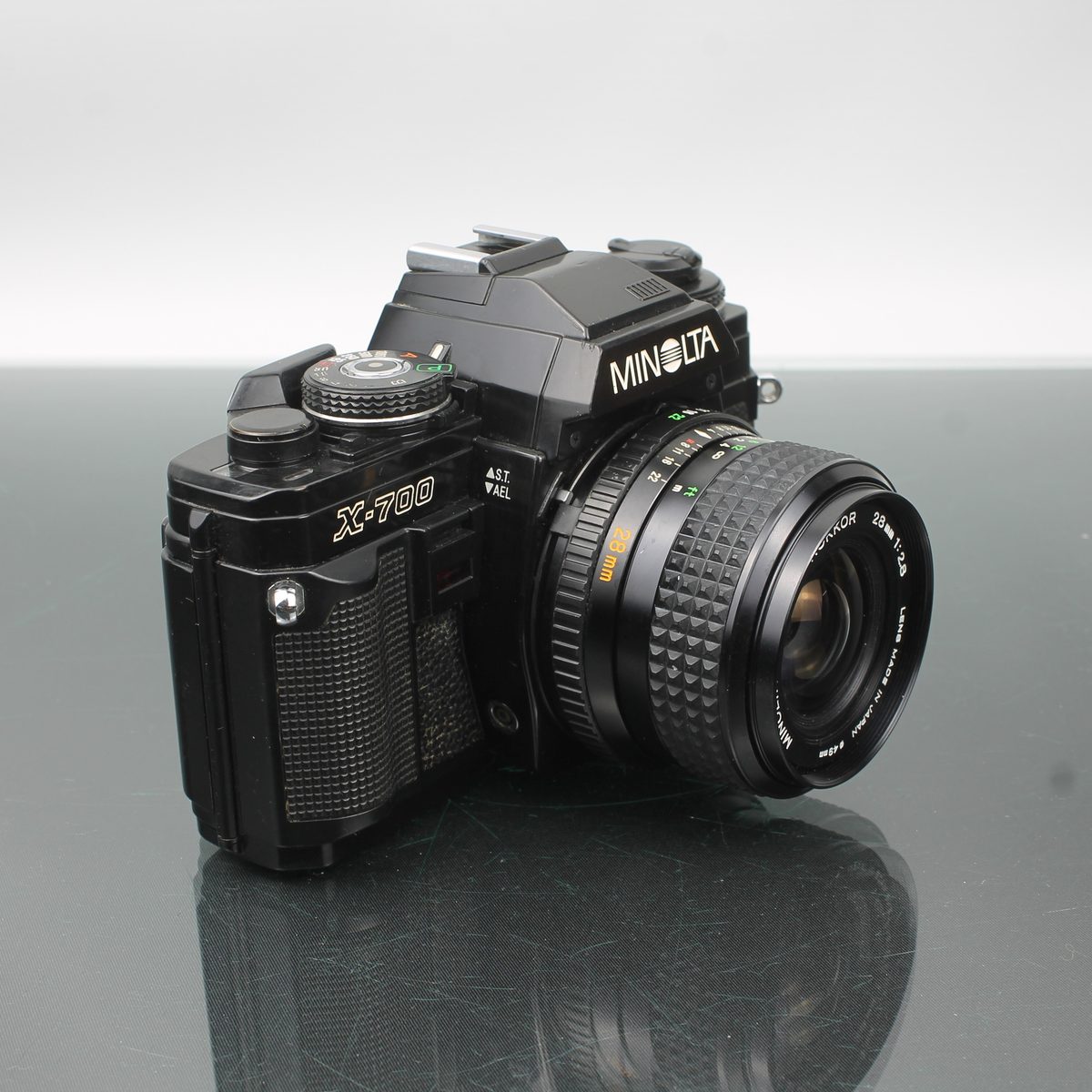 Minolta X-700 + MD W. Rokkor 28mm 1:2.8