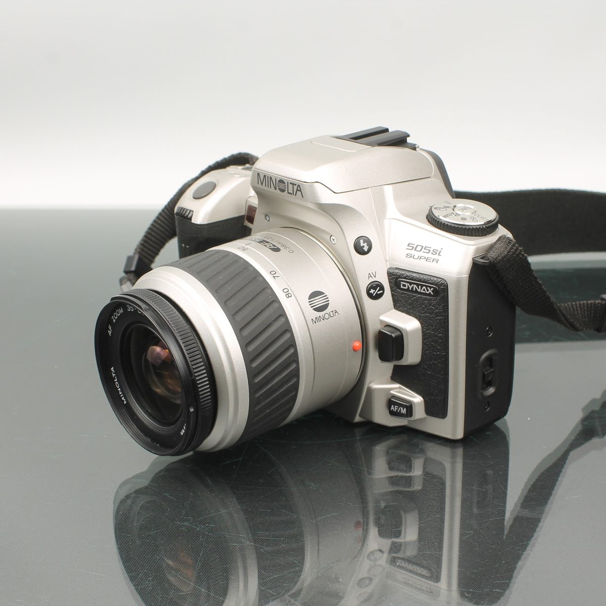 Minolta 505si Super + AF Zoom 35-80mm 1:4 (22) - 5.6